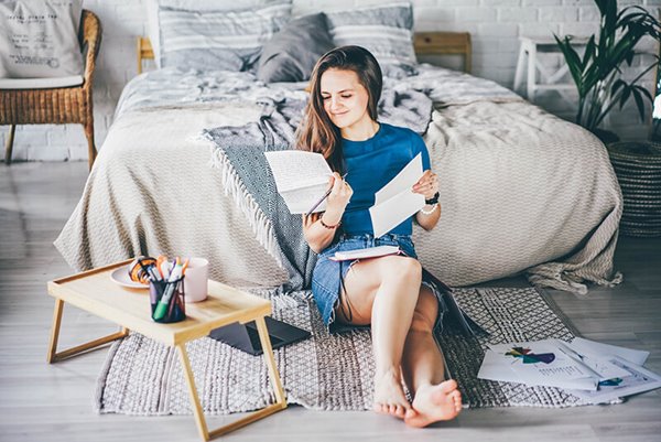 A first time homebuyer calculating how many assets she has available